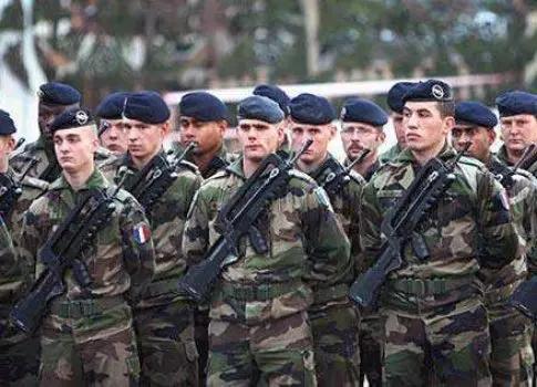 法国派到乌克兰的2000军人被俘虏了。马克龙的脸也丟大了。俘虏要吃要喝要住。俄罗