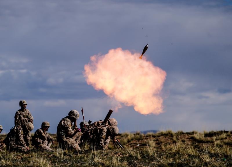 迫击炮的射程差异挺大。就拿车载120毫米迫击炮来说，它最大射程能达到8公里。这种