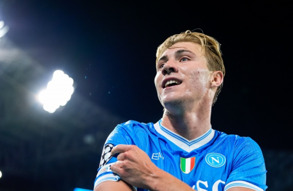 谢林汉姆：霍伊伦是顶级前锋曼联应召回，卡里克能激发他最佳状态1月30日讯 前曼联