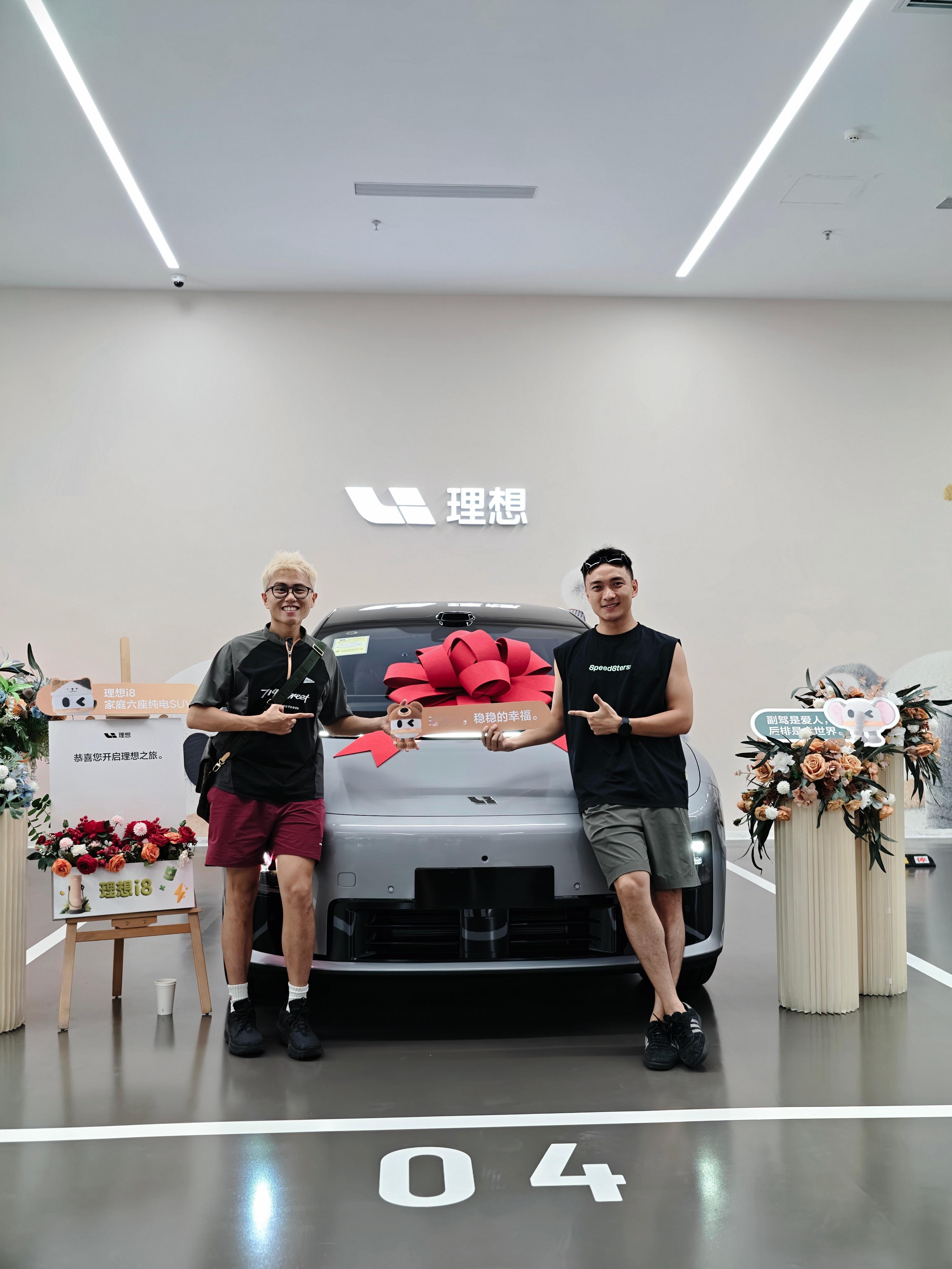和光速提一台 i8，对比一下 同价的 Model YL 的尺寸明显大一圈，这次选