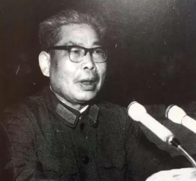 1982年，2万基建工程兵安置成问题，司令李人林急得焦头烂额，他迫切希望深圳能接