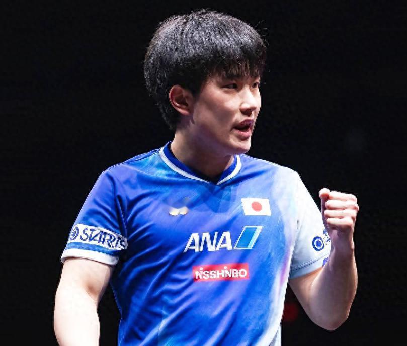 【张本智和有惊无险再闯一关】新加坡大满贯男单1/16决赛，志在夺冠的张本智和，对