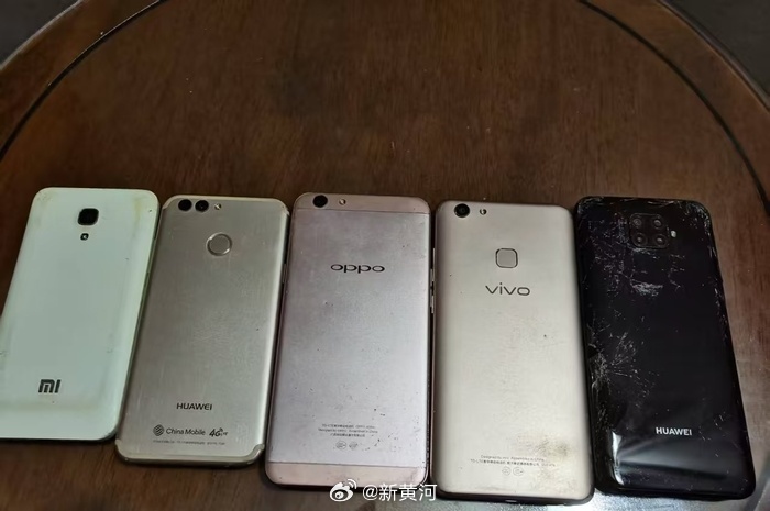 【#旧手机回收不同渠道价格差数倍# 】 #记者调查废旧手机回收真相# 近日，“旧