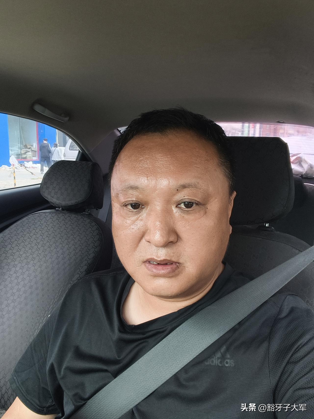 你总说别人的人品不好，那你自己呢用我的视频挣钱，还骂我的人，人品又能好到哪去呢，
