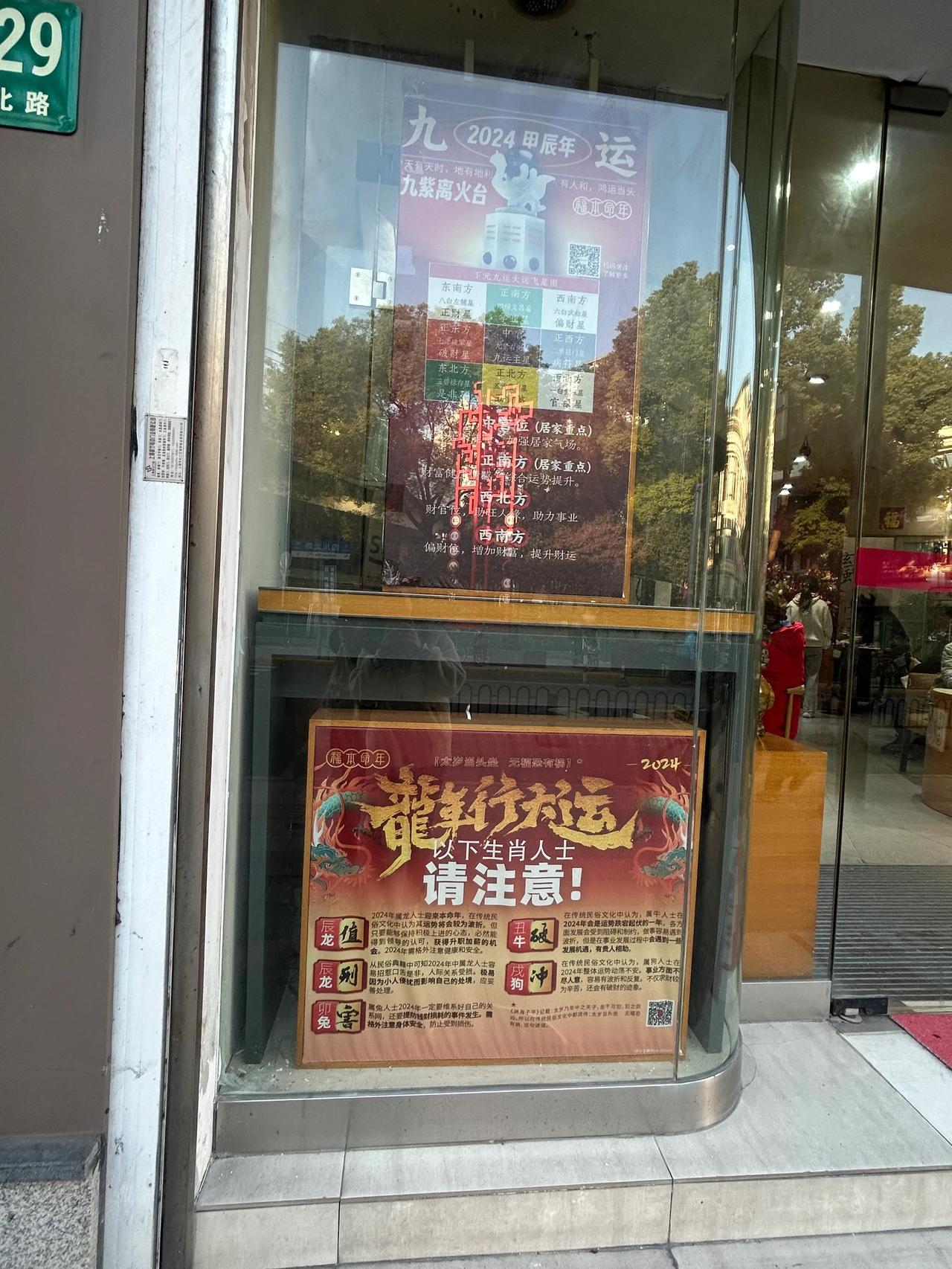 小孩子生病与老人生病的区别
小孩子生病家长会特别紧张，担心影响孩子的生长发育，去