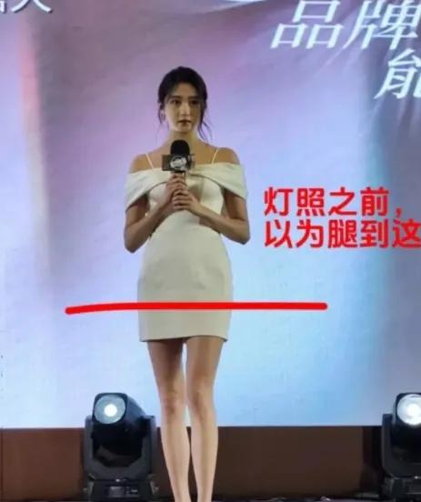 一直对关晓彤腿长没啥概念，直到我看到了这张图 ​