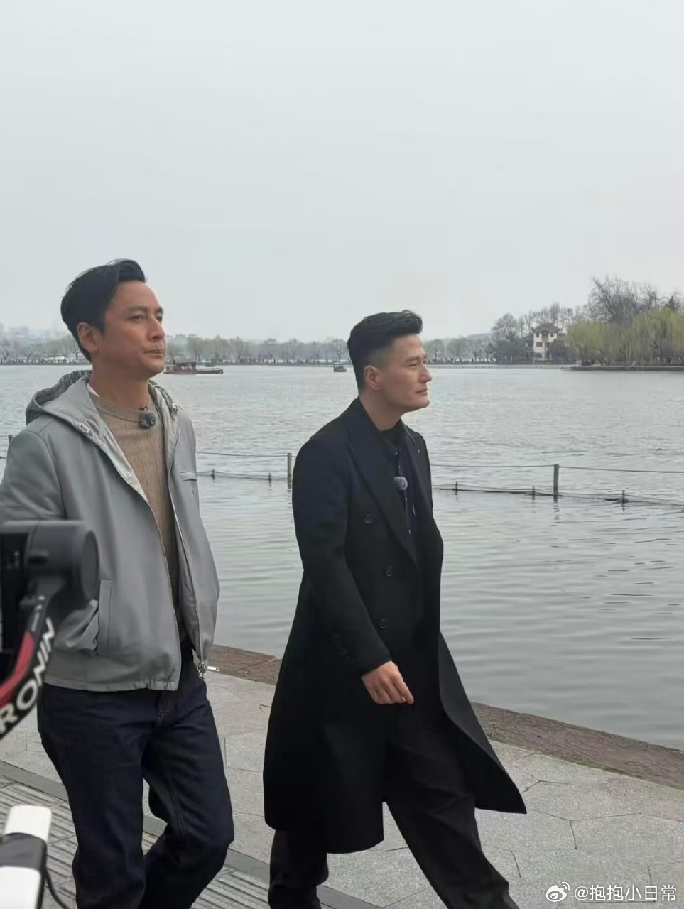 00后已经不认识吴彦祖了风华合伙人 街头偶遇吴彦祖无人围观，报名字才炸锅，这一幕