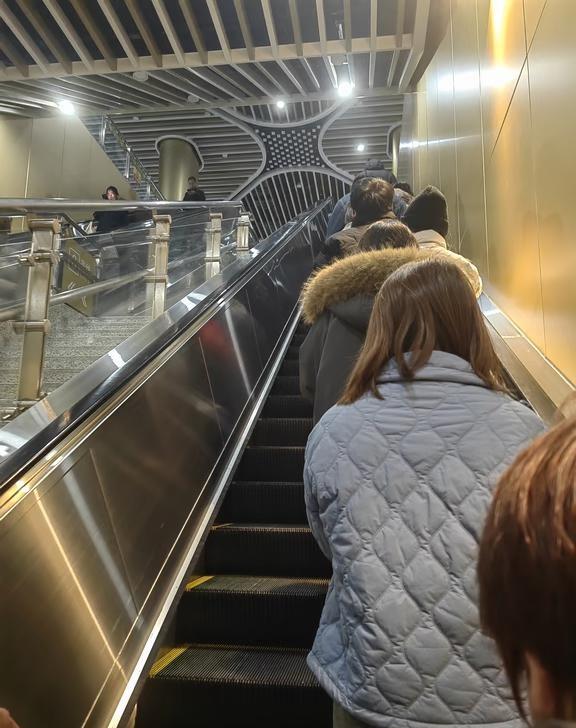 苏州园区地铁素质，那个城市可以媲美
第一次苏州园区乘坐地铁，感觉他们素质是国内天