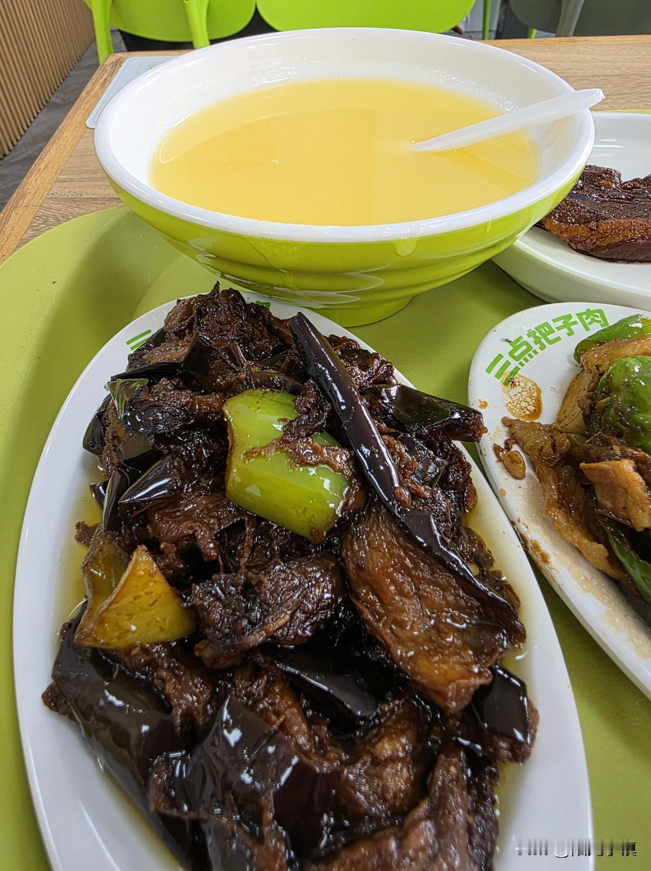 今天中午少吃了两个菜……

鲁菜虽然是八大菜系之一，但我觉得它有一些不健康的因素