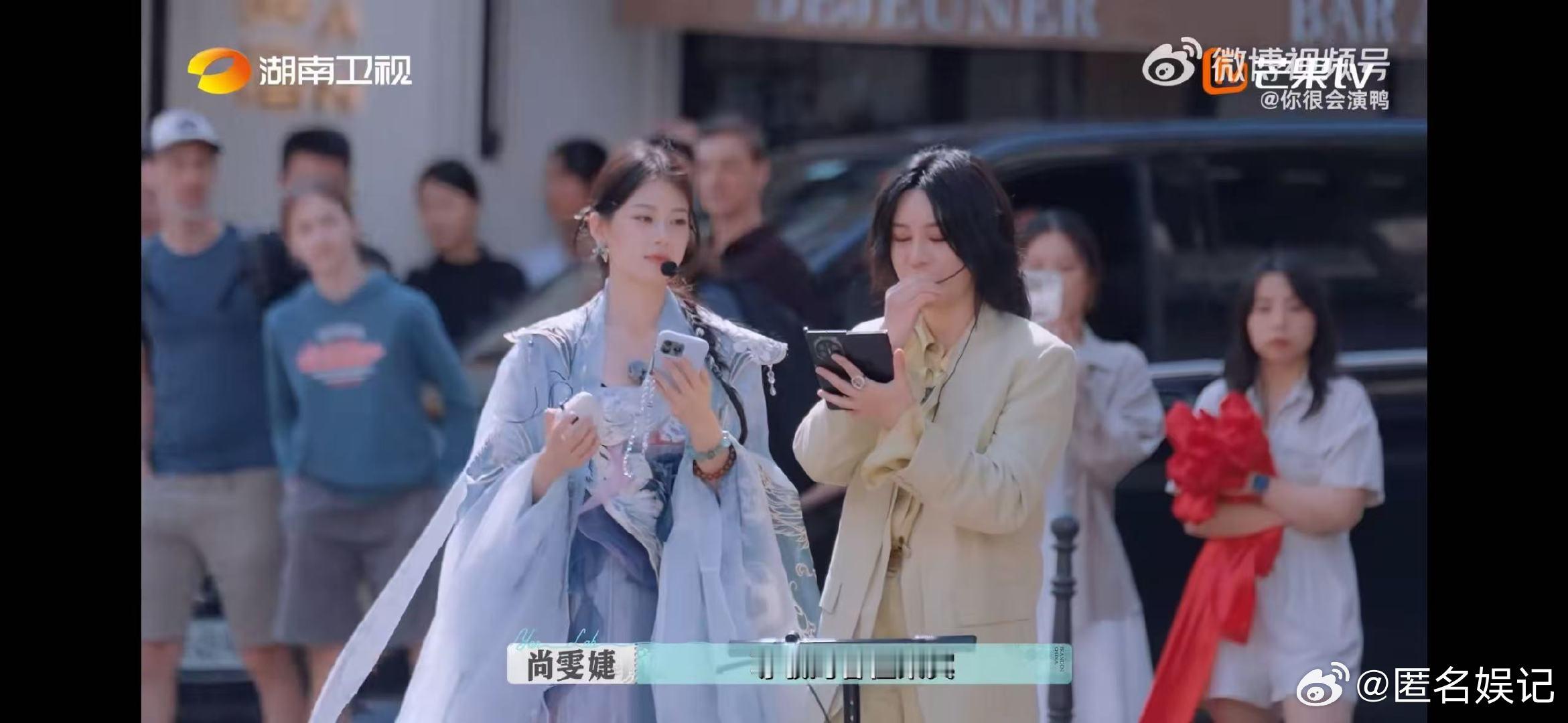 张予曦眉间红痣惊艳巴黎巴黎合伙人名场面巴黎合伙人张予曦在巴黎开业首日，旗袍造型优