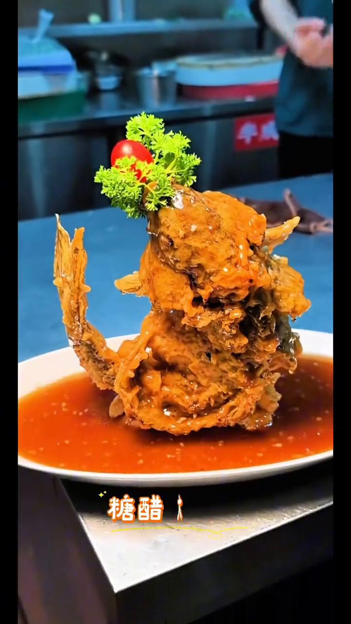 今日美食分享：姜葱海肠炒鲍鱼、锅包虾、绝味鱼头王、新派宫爆小青龙、糖醋大鲤鱼、黑