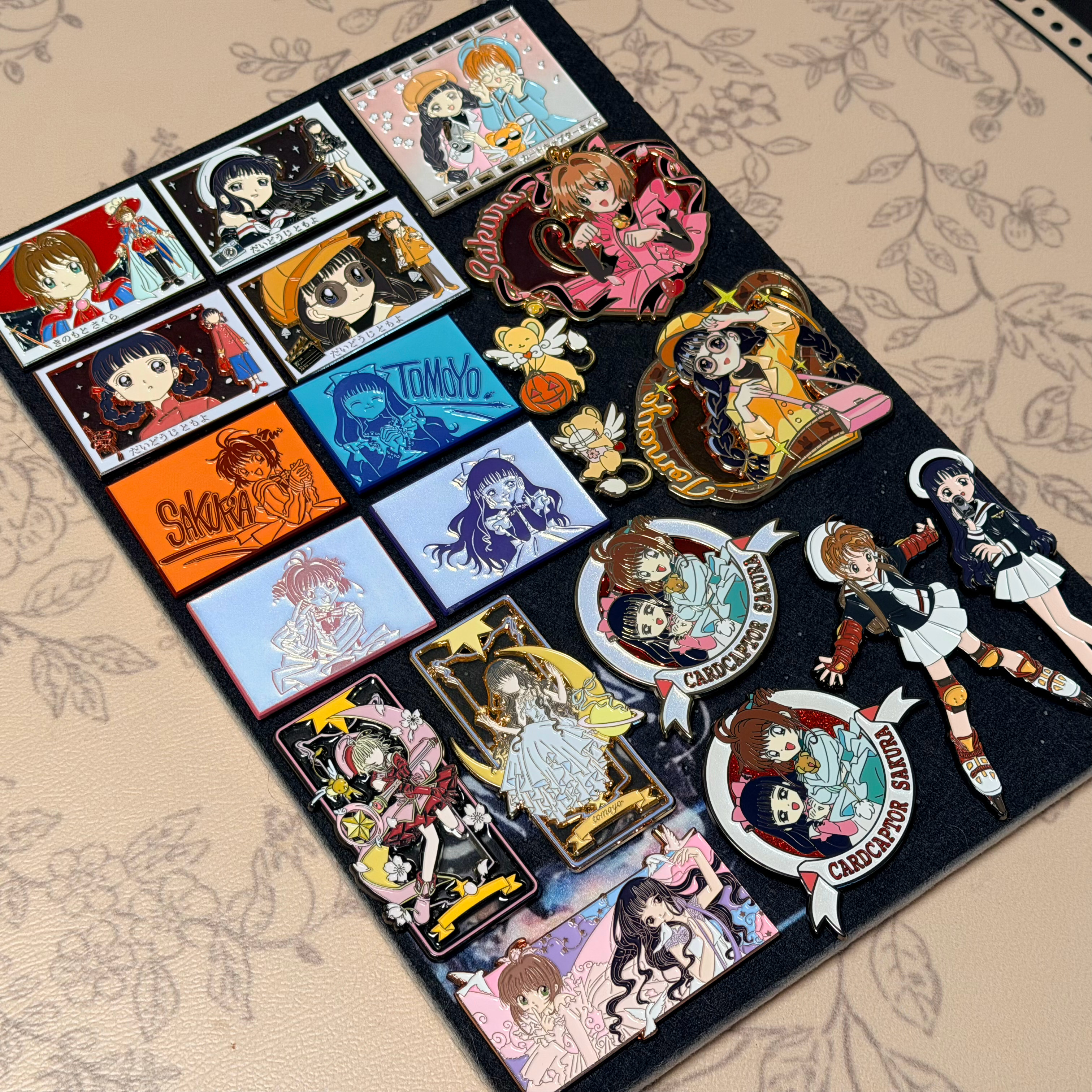 嘴上说着退金属徽章坑，拿出来一看又被美到了，退不了一点…… 