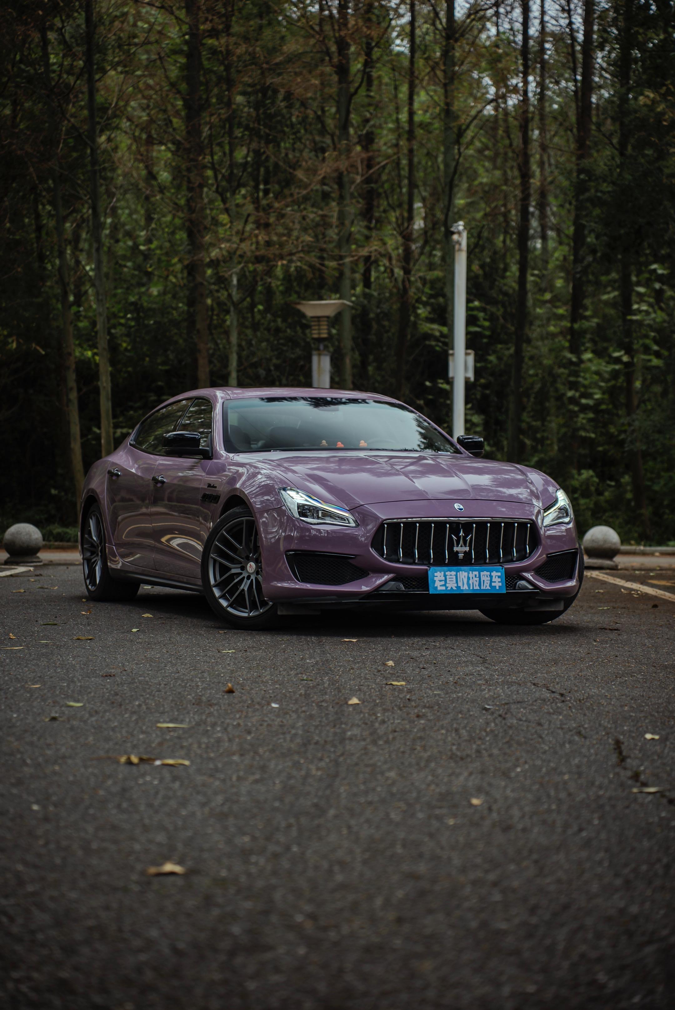 从小别人家的孩子都有伞 而我却只能冒着风雨前行 我真的不甘心