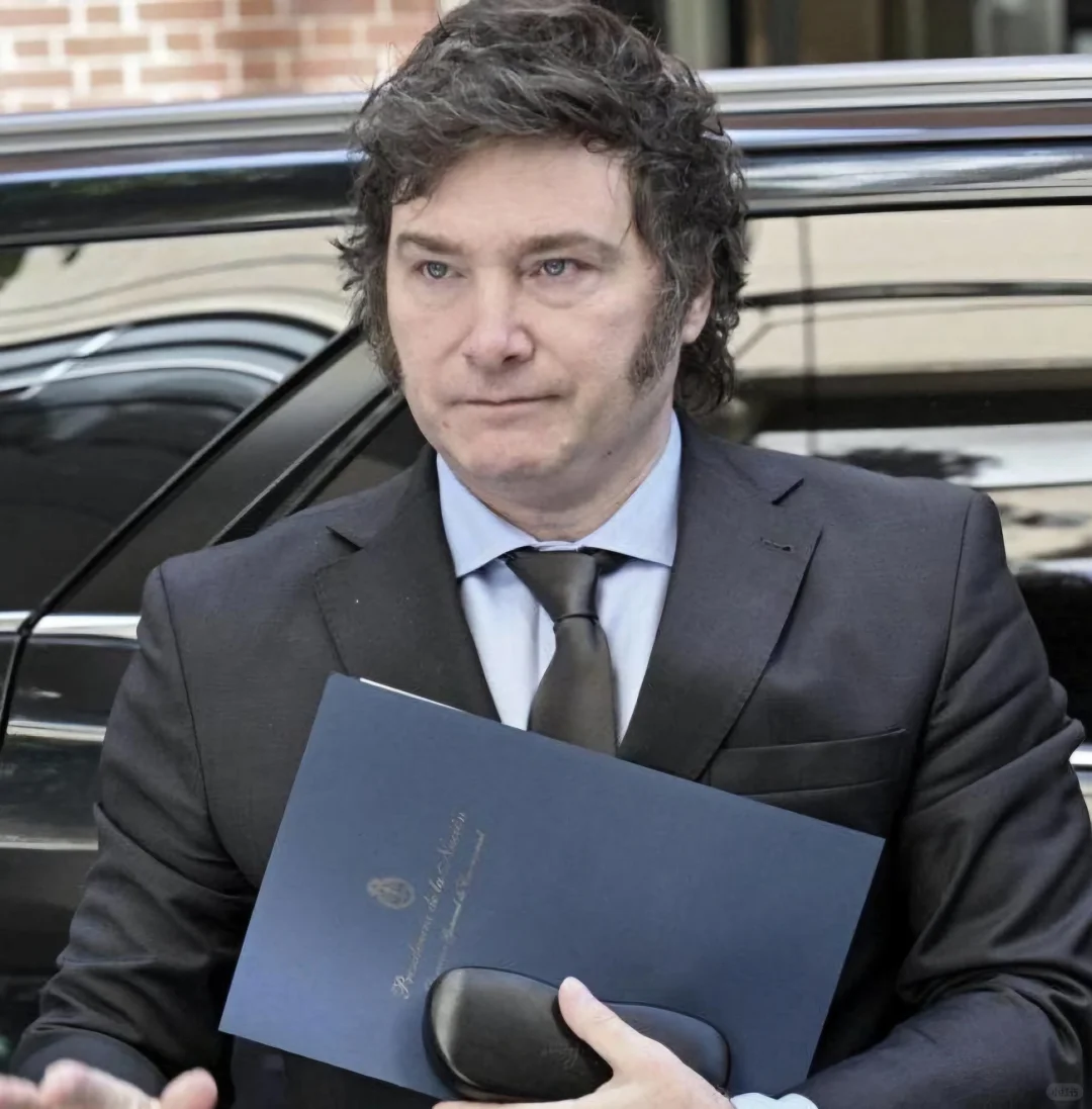 阿根廷总统米莱主导举报官僚主义！ 政府已经建立了一个网站，供公民举报所...