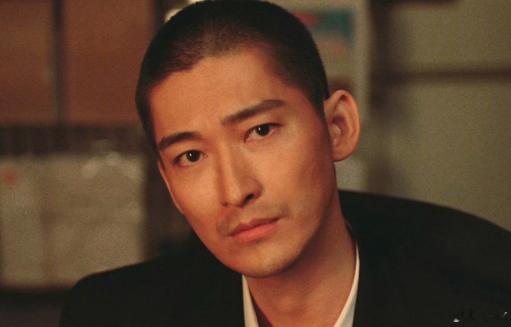 张翰终于演对角色了张翰这次的表现让我眼前一亮！不再被“偶像”标签束缚，而是真正走