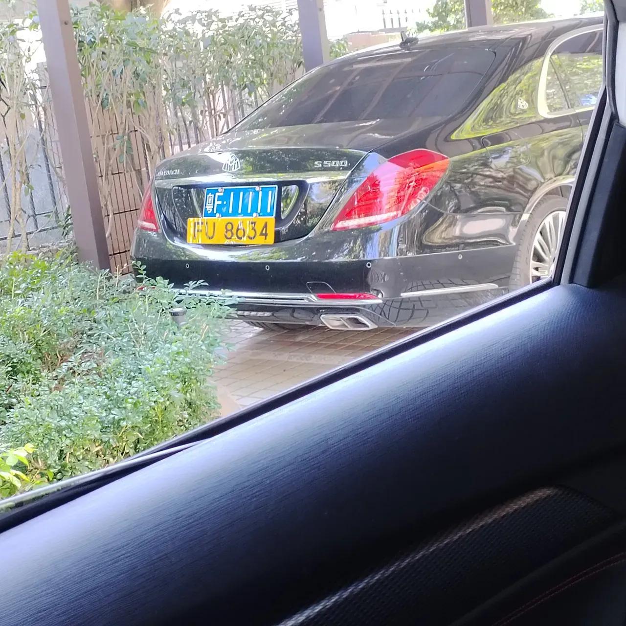 挂个黄牌警察不管吗？黄牌是哪里的？
