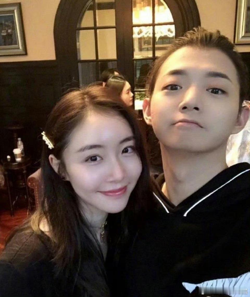 霍尊 陈露陈露这个妹子，不碰男人不贪财的话命还能有几分贵气，犯了忌讳就是jian
