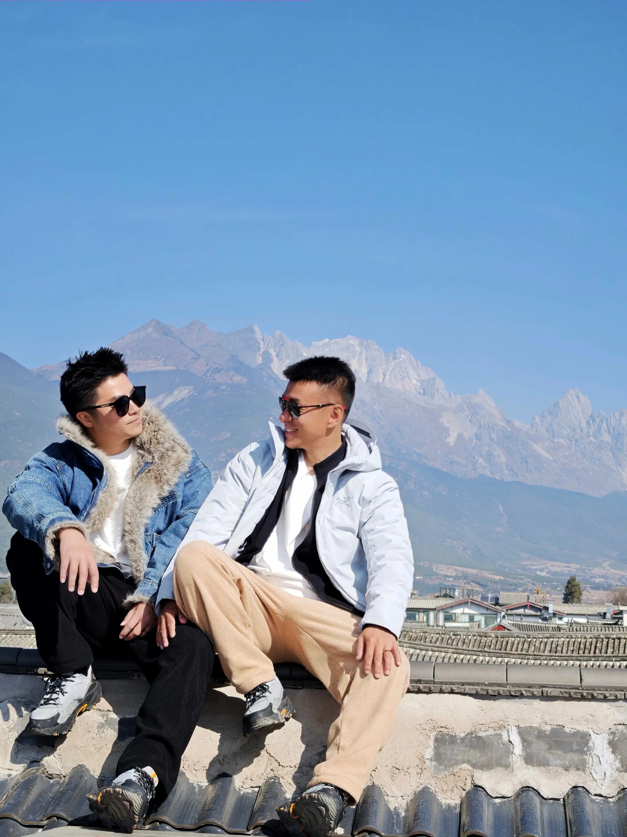 在云南，去旅行。世人总在定义爱，却忘了爱本就没有模样。性别不过是皮囊...