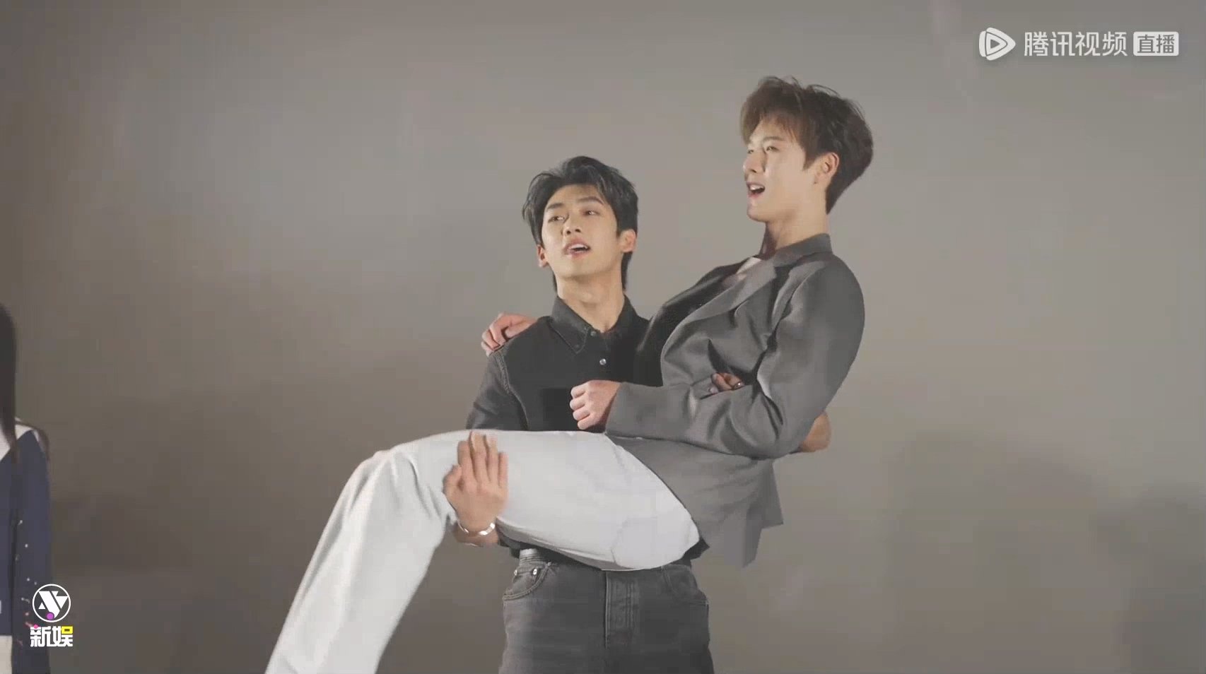 李昀锐李孝谦互相公主抱 李昀锐李孝谦直播公主抱 李昀锐李孝谦互相公主抱 