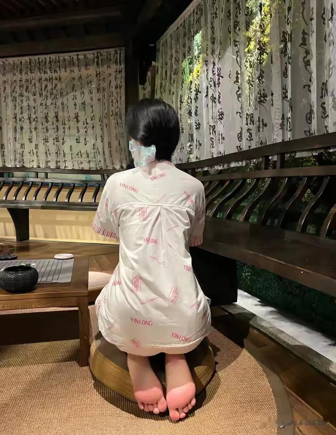 小窗幽梦，枕上瑶台曲。