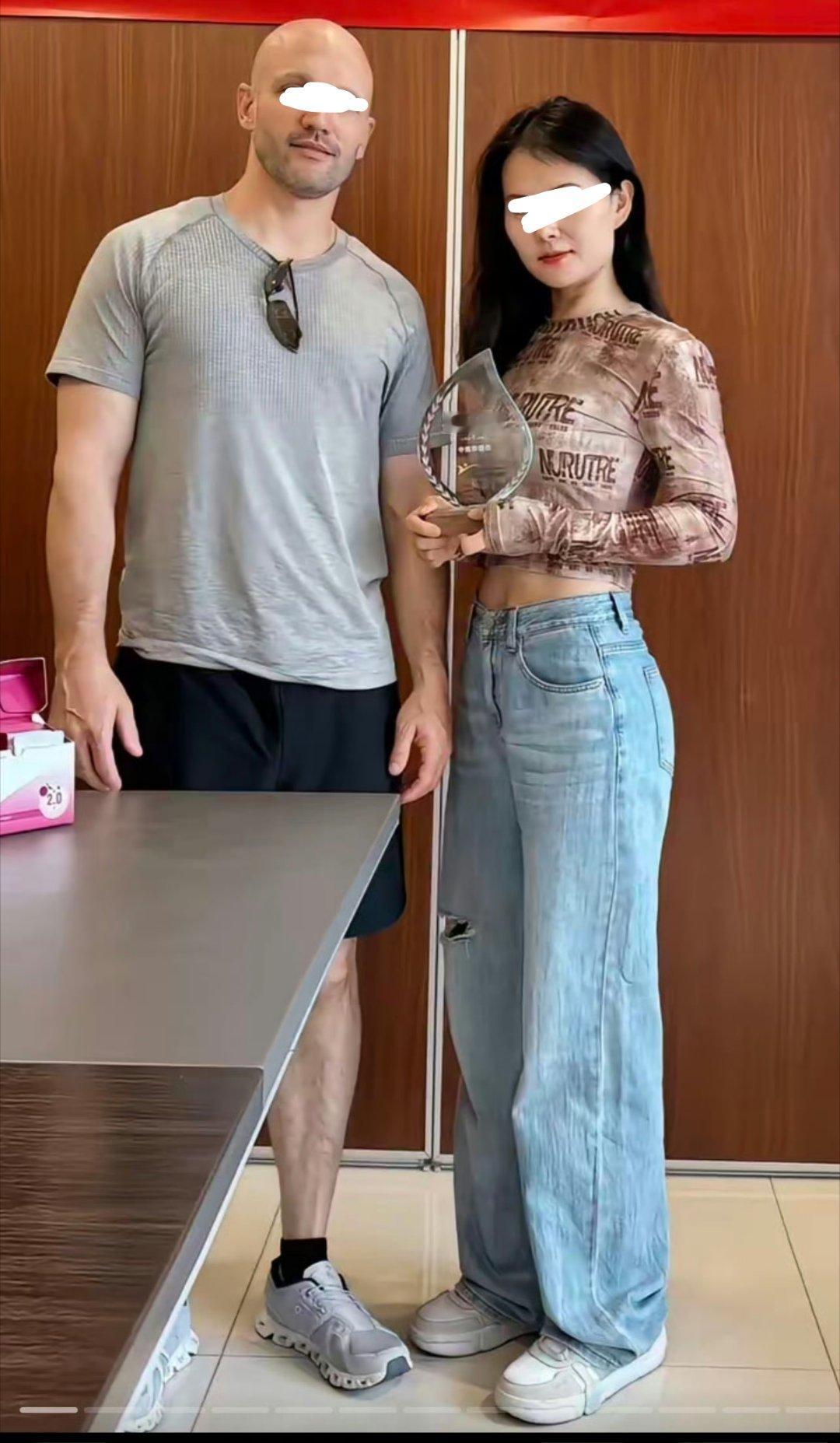 远嫁美国的女网红离婚翻车，前夫索赔70万美金，还要天价抚养费！崇洋媚外带来的结果