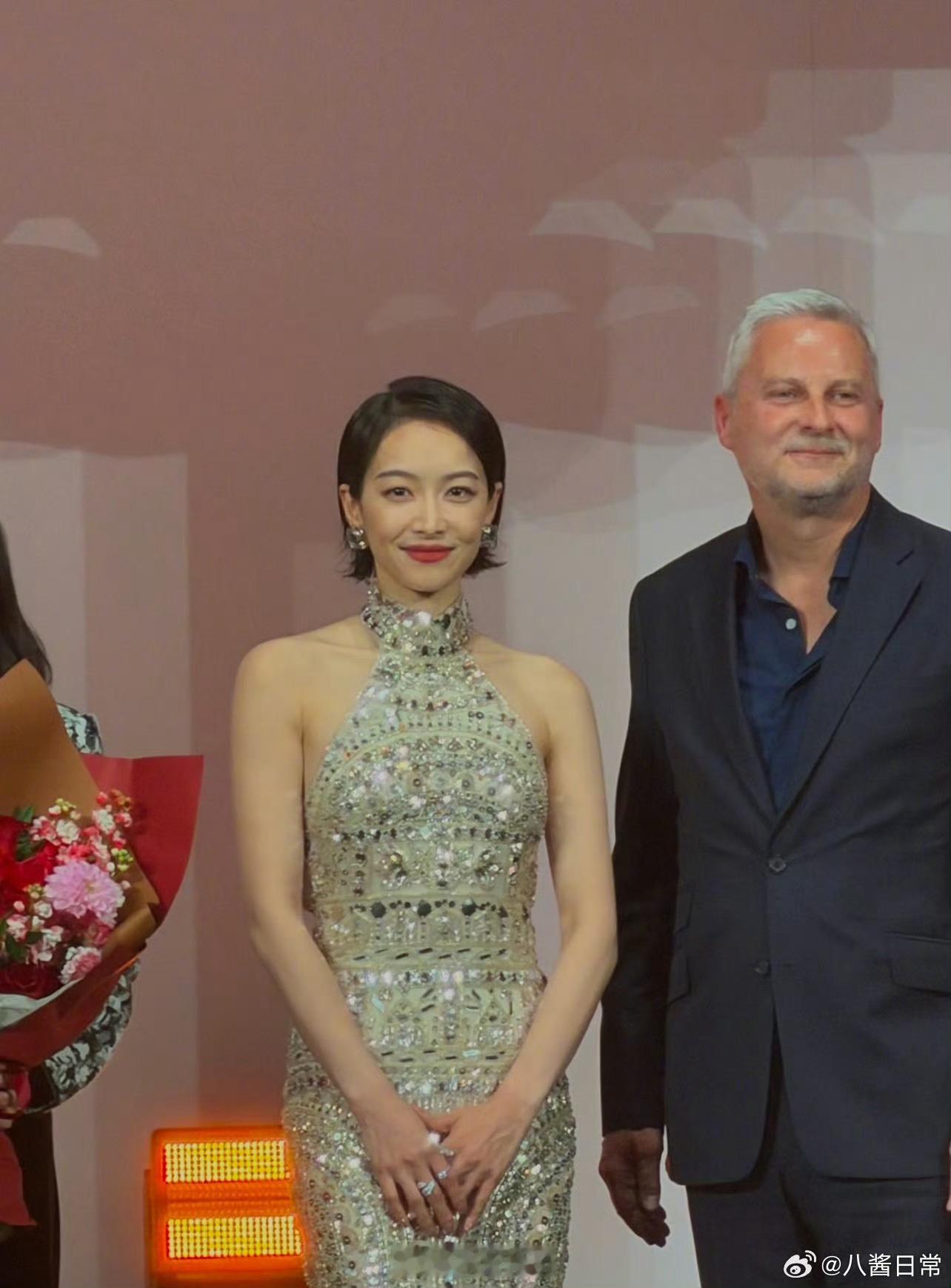 唐嫣 宋茜活动路透生图🈶，来看看两位85🌸顶流，谁的状态更佳！ 