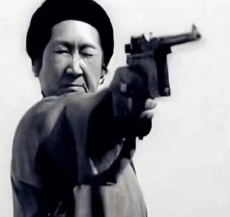 1941年，21岁的女战士莫林被活埋前，敌人竟突然问：“你认识莫林吗？”，莫林一