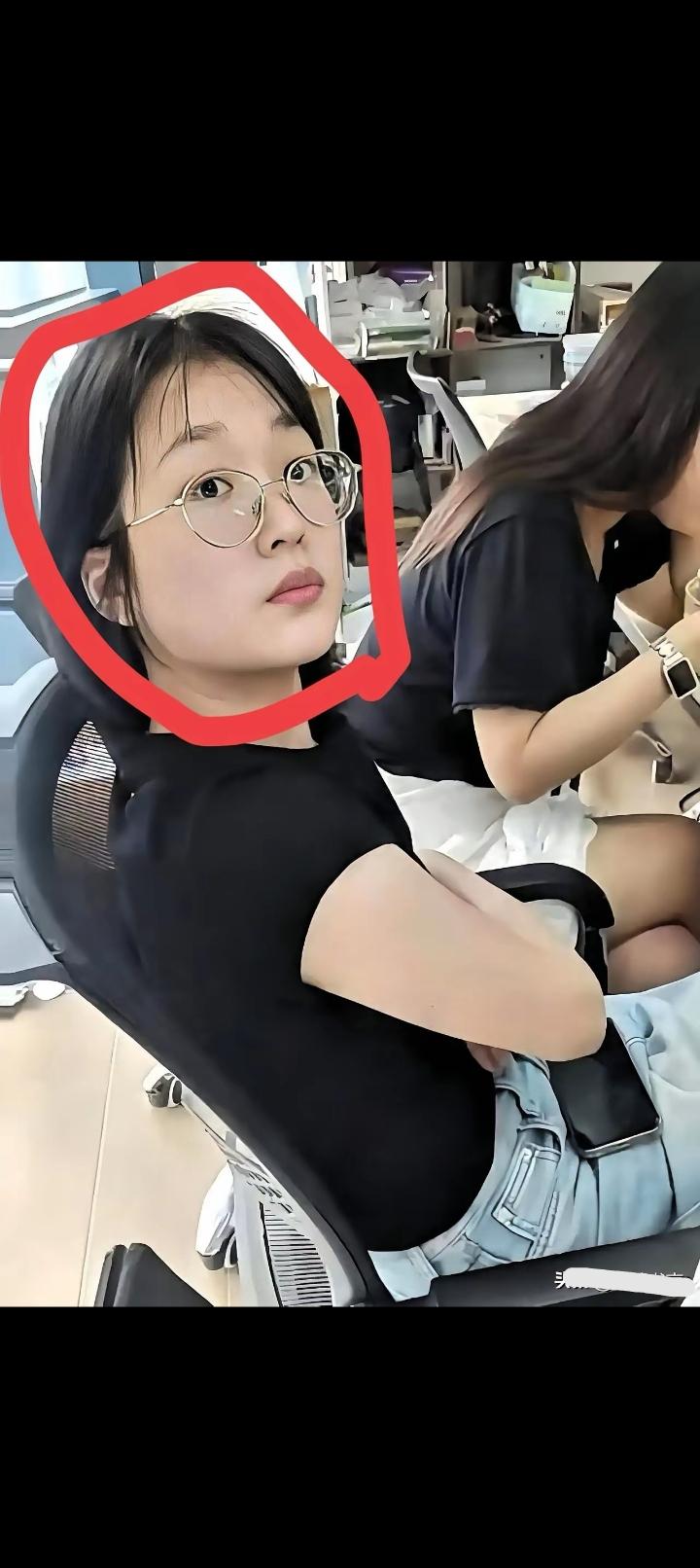 不管眼前你有多漂亮？人品大于一切。这样做人做事估计以后找男朋友有点困难了吧？你翻