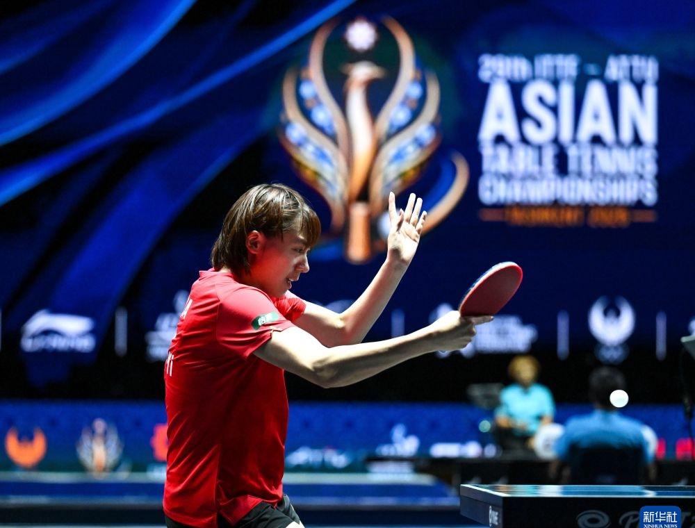 陈熠爆冷3-0击败张本美和，夺得2026年乒乓球亚锦赛女单冠军！
半决赛，陈熠3