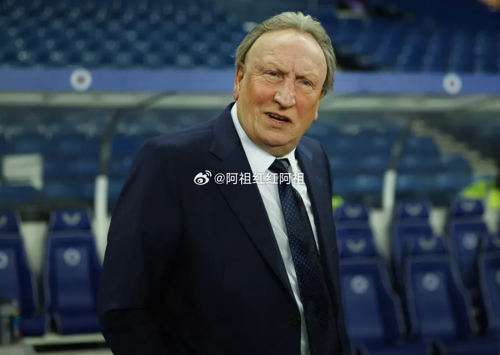 据英国媒体《太阳报》报道，77岁的英格兰老帅尼尔·沃诺克在退休之后临时复出，将执