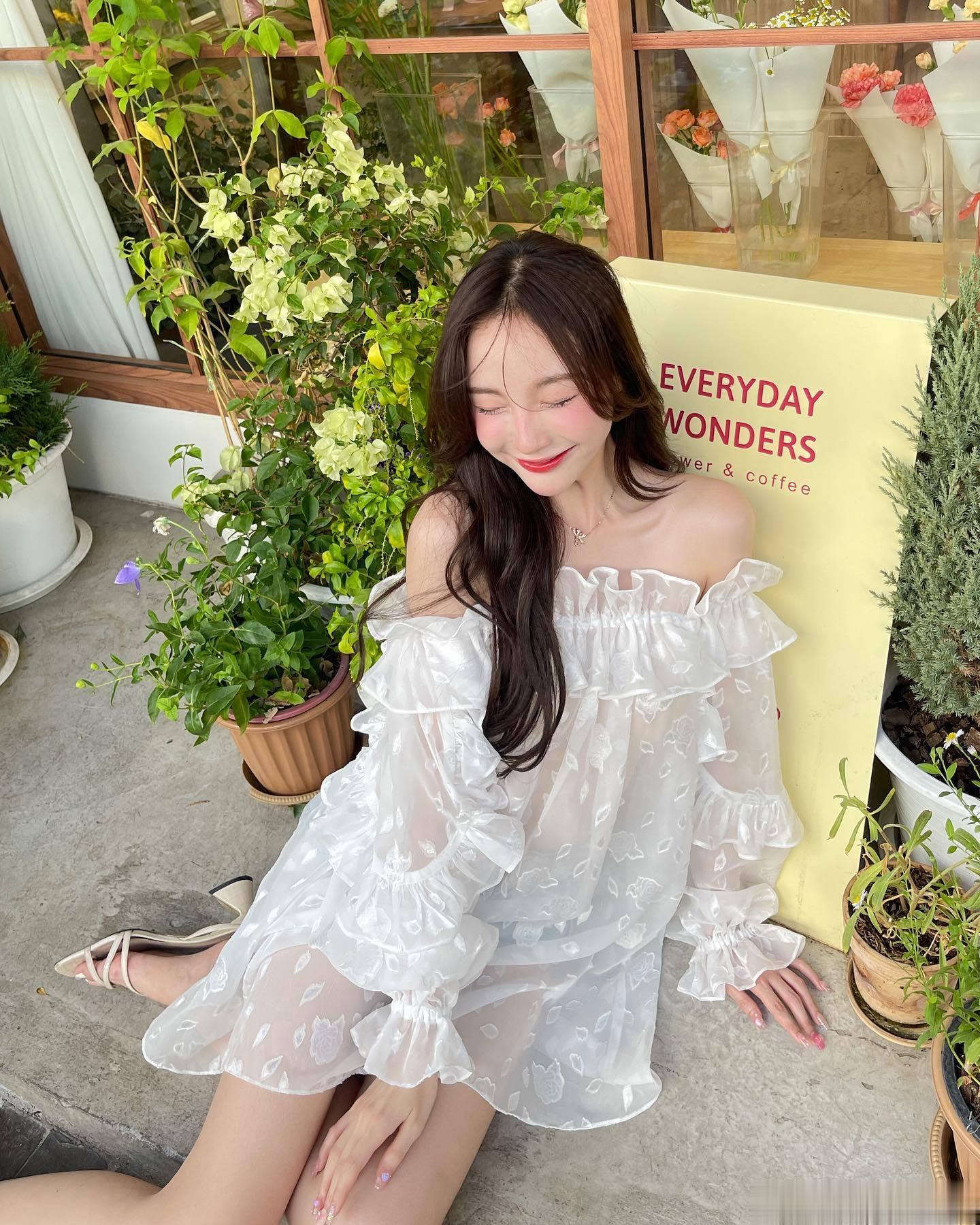 Kornkanok 泰国博主 辣妹的穿搭 甜妹的拍照post🍓#Ins# ​​