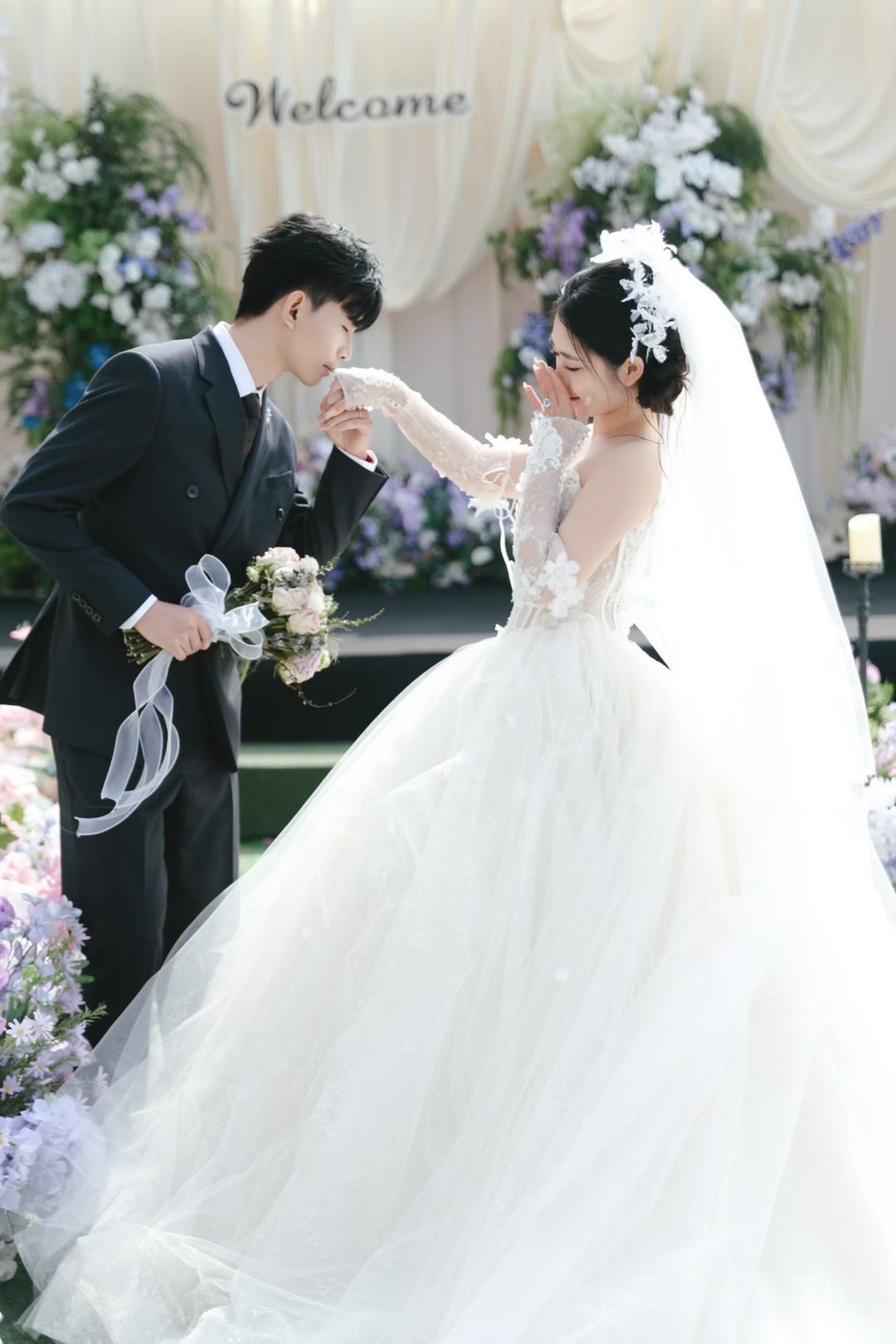 好一对璧人！真的是天赐良缘，佳偶天成，天造地设一对佳人！祝福你们！妇女节 快乐！