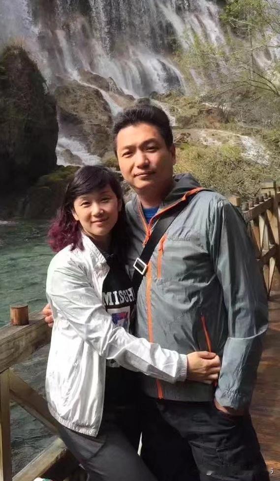 婚姻相处感悟:
人生最好的伴侣是理解和包容
在人生中相处的最好状况就是互相理解和