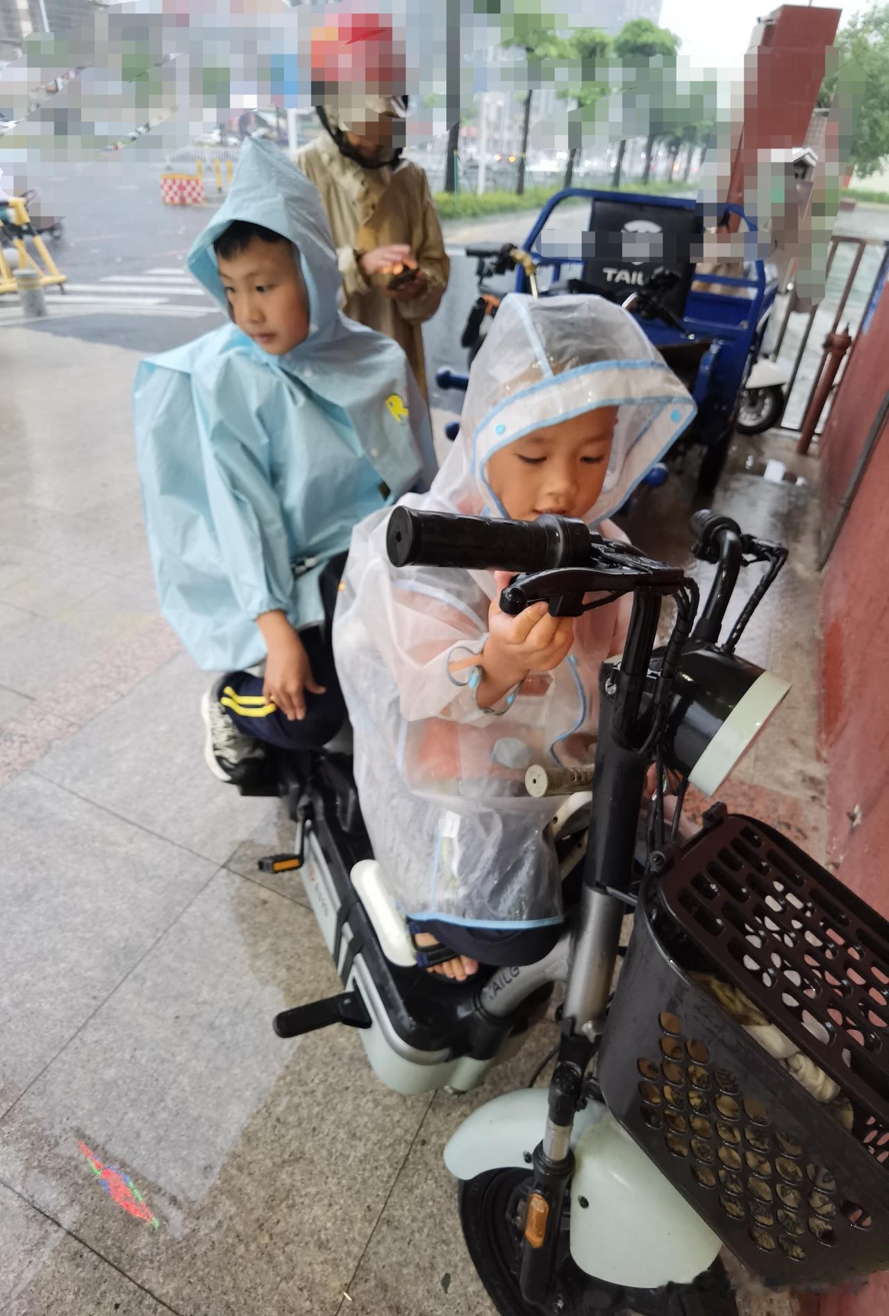到底什么时候才能下完雨，真的快受不了这天气，前段时间大热天，这两周就天天下雨，早