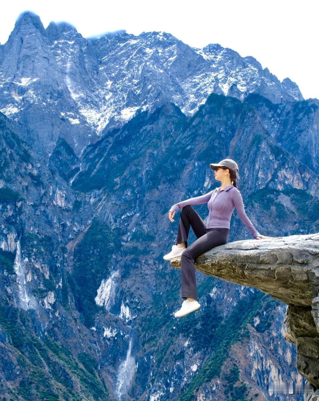 庸人自扰
 
很多人过得累，其实多半是庸人自扰。这个成语指本来没什么事，偏偏自己