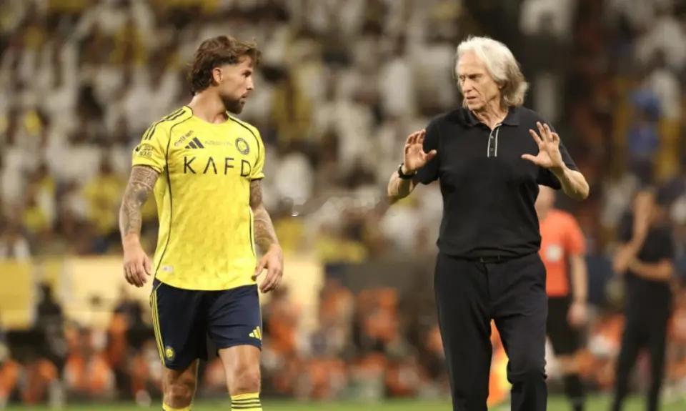 沙特联赛第32轮，利雅得胜利最后时刻丢球，主场1-1战平利雅得新月，联赛冠军的归