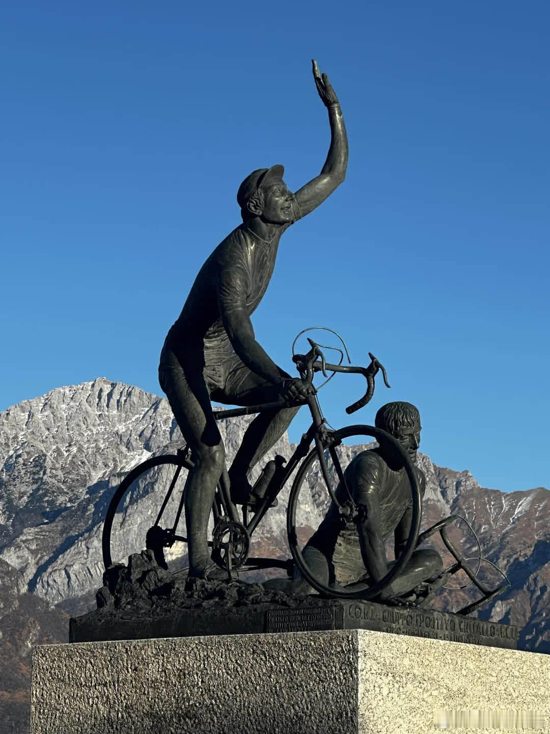 公路车爱好者的朝圣之地  ⛪️Madonna del Ghisallo 📍 V