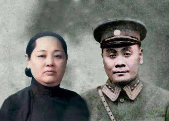 1935年，刘湘当上四川省主席后，妻子周氏觉得自己长得不好看，想让他讨个才貌双全