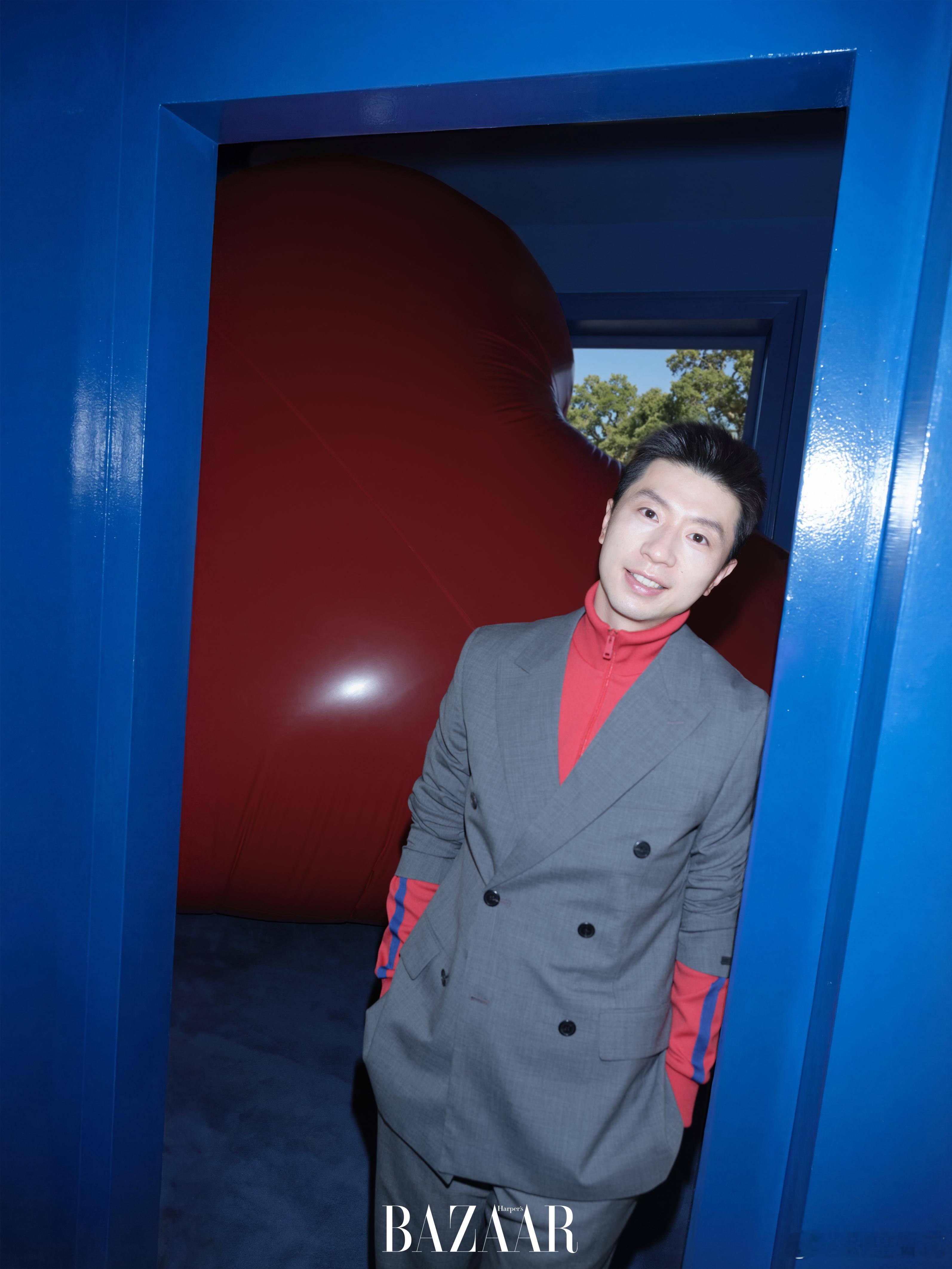 一起打开马龙的生活副本 马龙的生活不止乒乓赛场！时装周与成龙惊喜同框，时尚封面尽