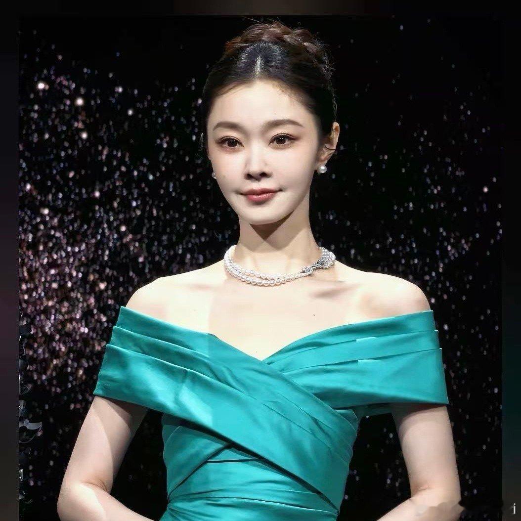 不敢想这是我能拍出的照片 挤在人群里随手拍摄，全程手抖对焦困难，没期待能有好成片