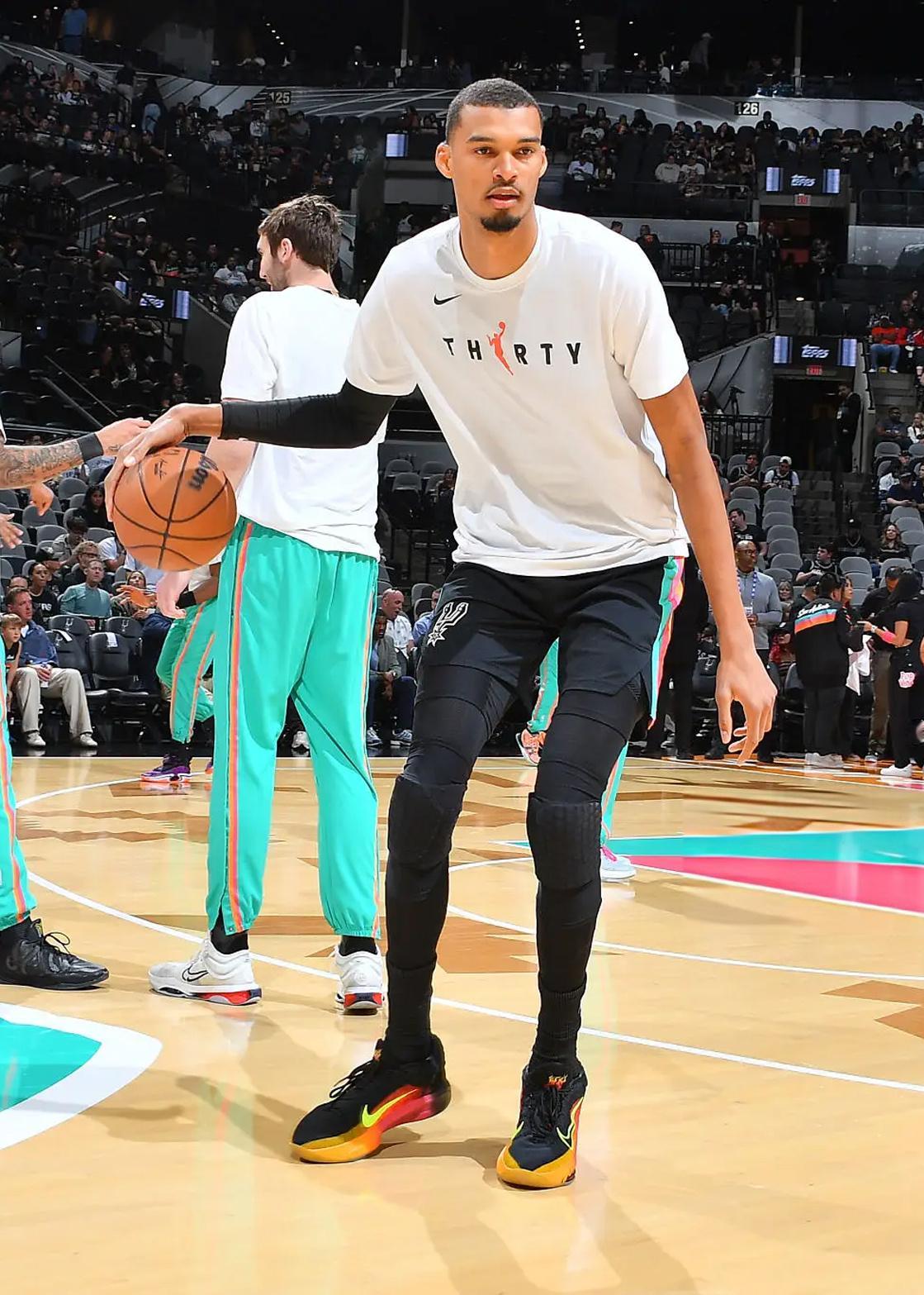 维克托·文班亚马 · Nike GT Hustle 3 PE登场26分钟 23投