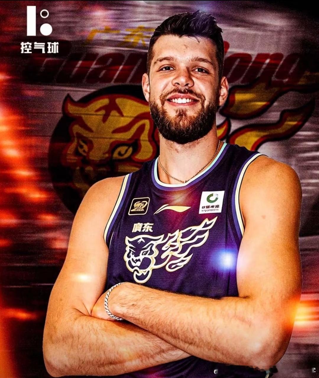 拉科塞维奇是有一定水平的大外。但是不要期待过高内线的一个高点和徐杰的挡拆效果，一