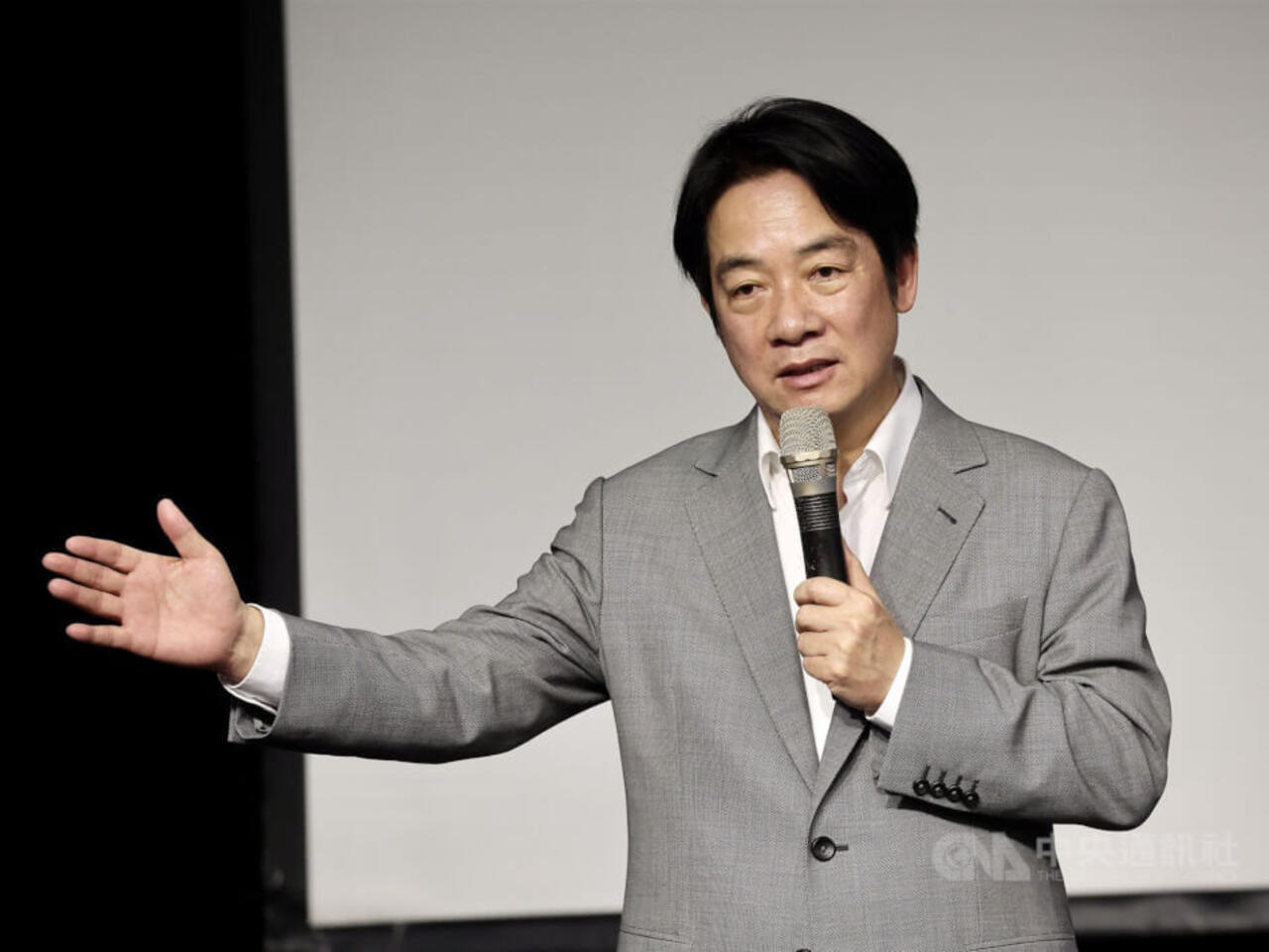 赖清德跪舔日菲，台湾人又开始怀念马英九，到今天还没看清真相