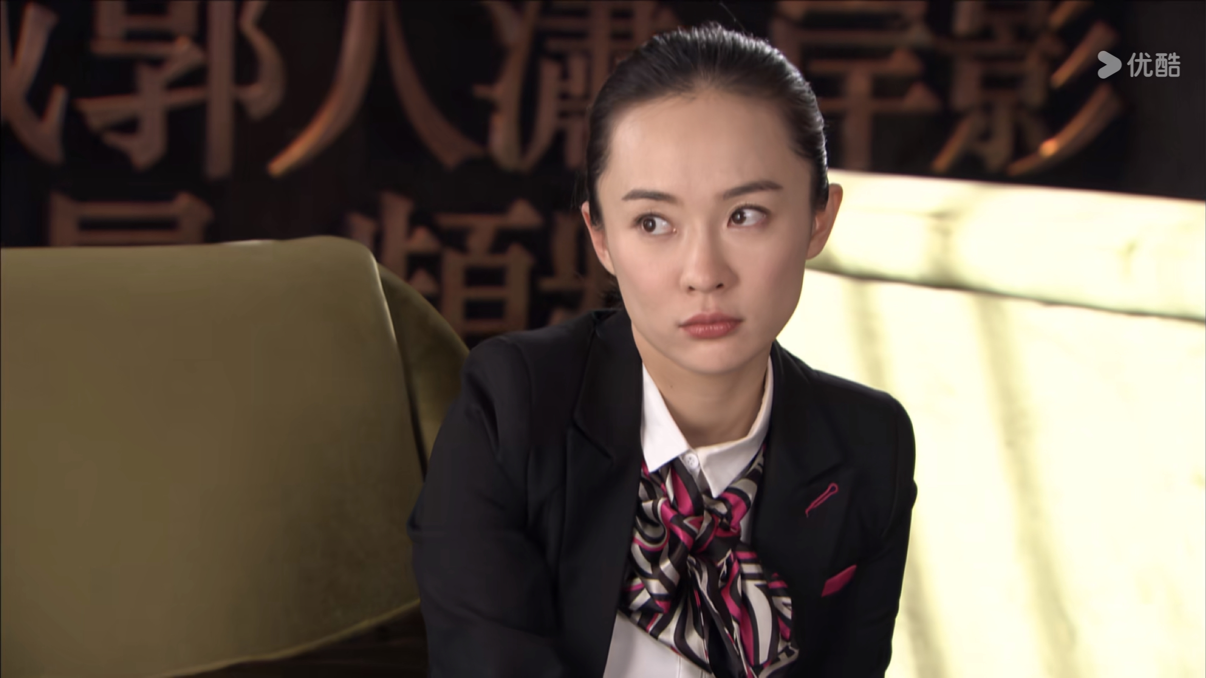 刚在看那个爱情面前谁怕谁，我发现霍思燕颜值其实很高啊，这个发型都能驾驭住 