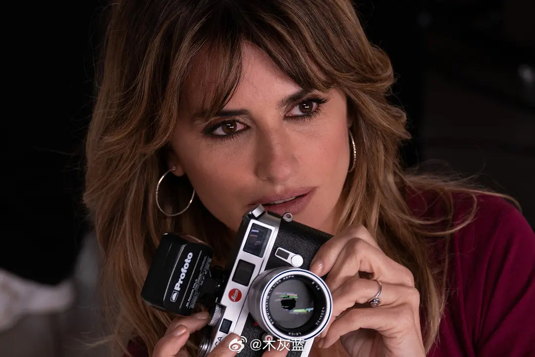 最爱佩内洛普·克鲁兹的还是阿莫多瓦啊！在「暗黑新娘」里再次看到她（甚至看之前不知