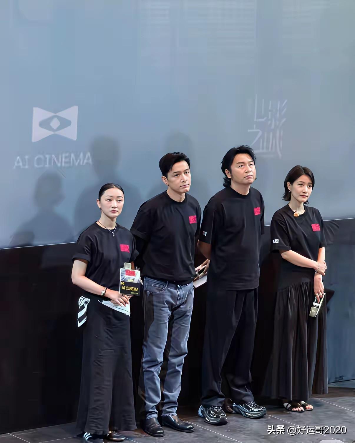 冯小刚电影《抓特务》上海路演现场，胡歌看起来无精打彩的，看起来特别的没精神，估计