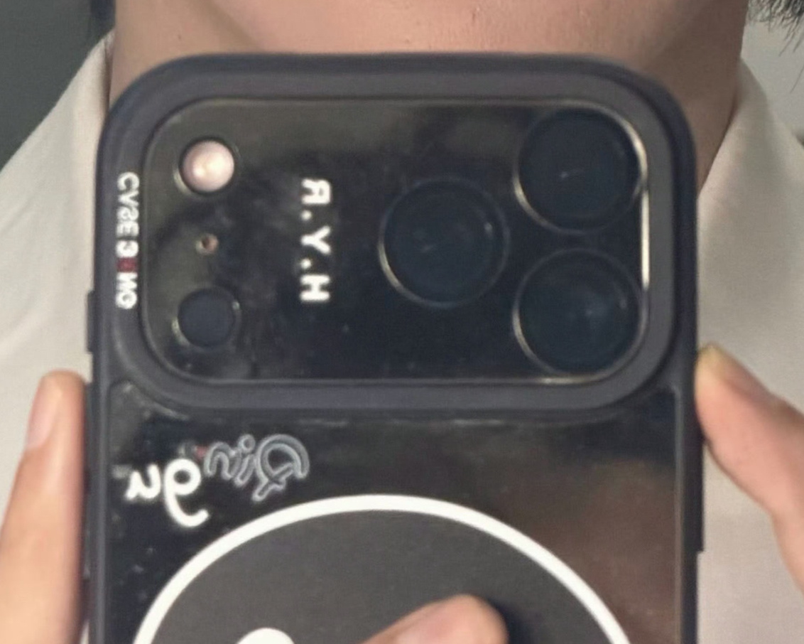 嘿嘿，给自己的手机贴上姓名贴～HYR～ ​​​