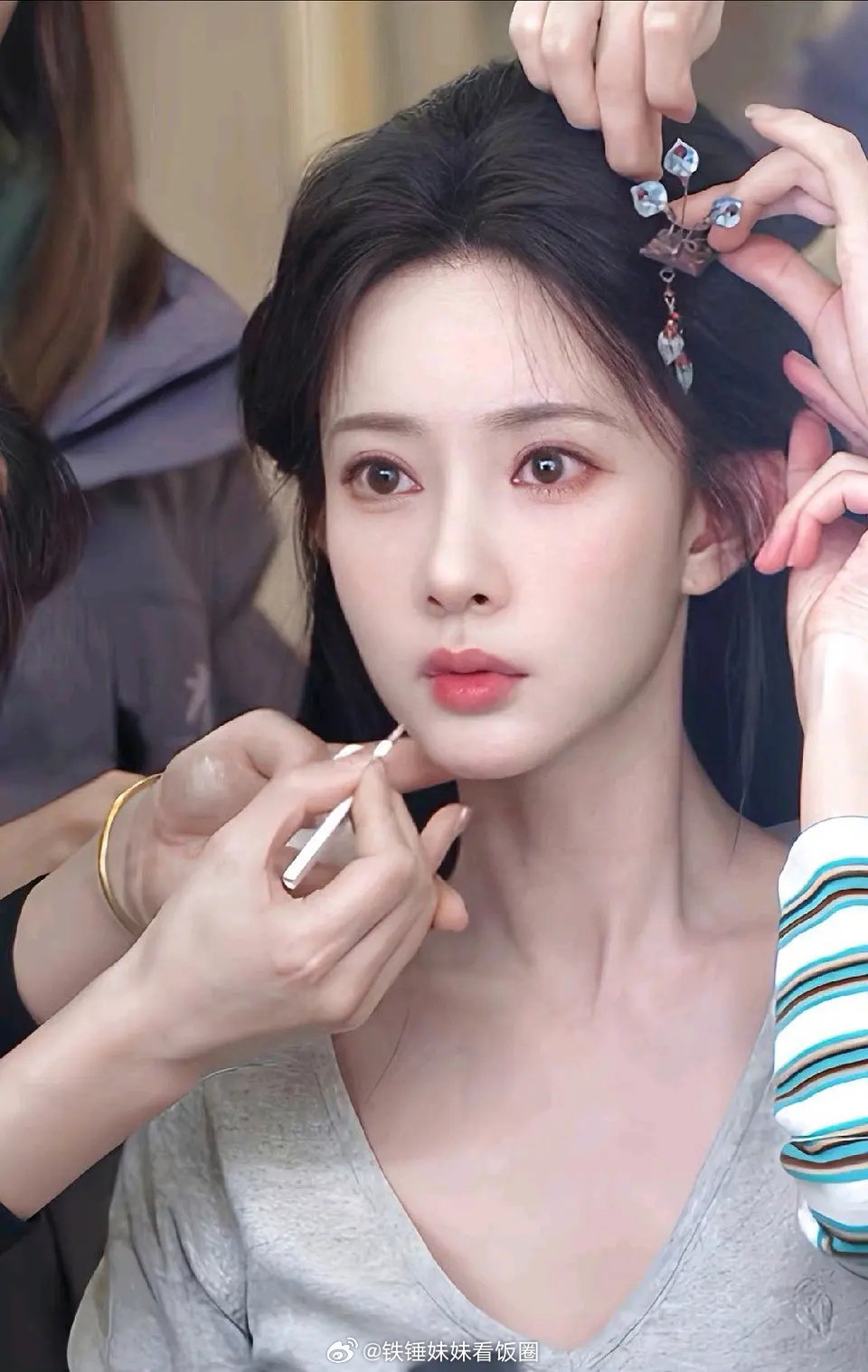 孟子义颜值明明这么能打，却几乎不营销美貌，低调得过分，说她是内娱颜值天花板都不为
