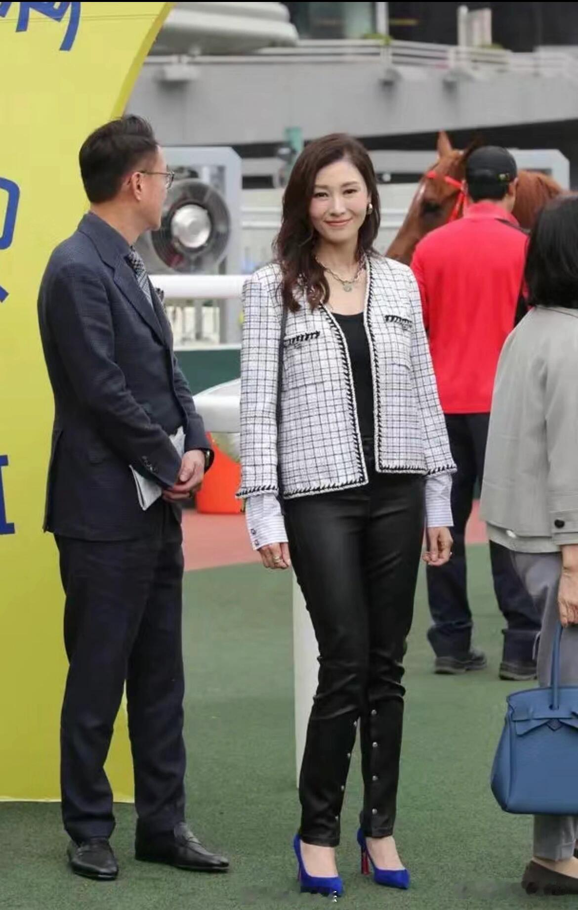 李嘉欣的审美一直备受争议，她选择的皮裤真的让人看不下去。 ​​​