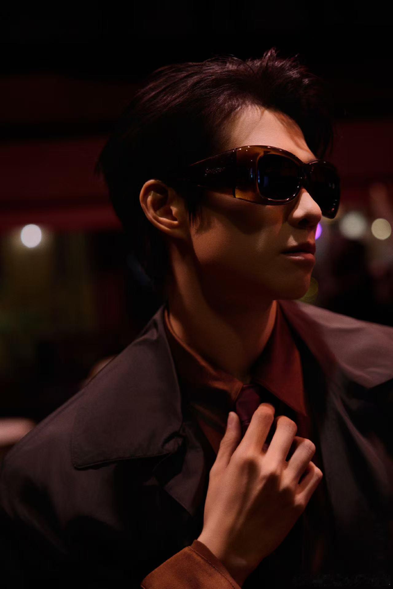 魏大勋出个国帅成这样 魏大勋出个国怎么像换了个人？帅得如此突出，每一帧都值得珍藏